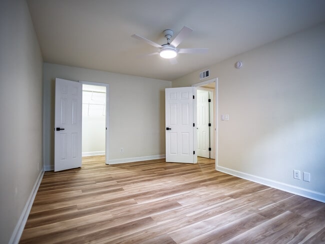 Building Photo - 1802 Jackson Ave W