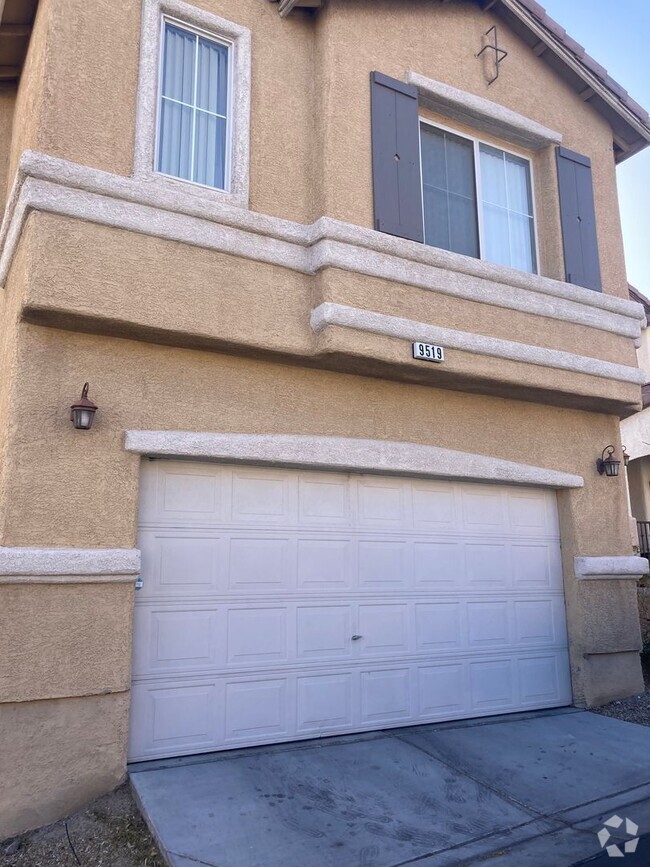 Building Photo - 4 bedroom 2.5 Bath 2 car garage near Sky C...