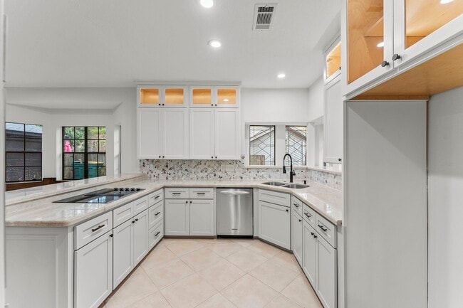 Building Photo - 6 Thornhedge Ct