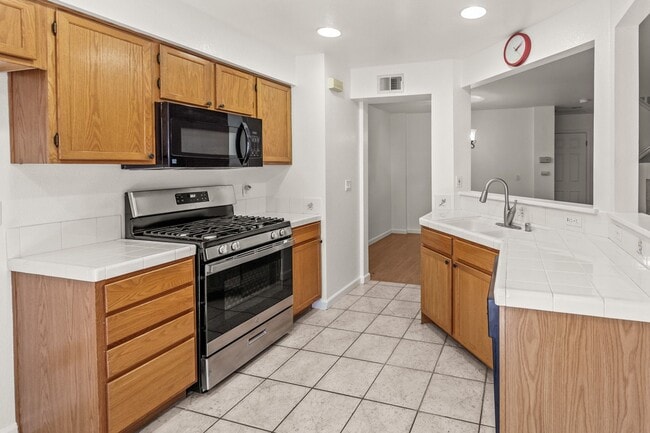 Building Photo - 6125 Lambeck Ln