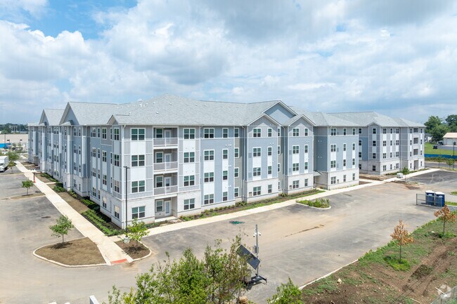 Building Photo - The Lofton