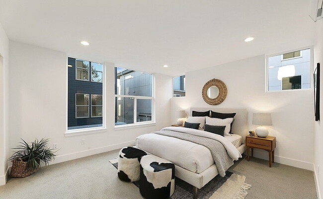 Building Photo - "Charming 3-Bedroom Gem in Seattle's Vibrant Heart - 1733 Sq. Ft. of Modern Comfort!"