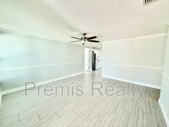 Building Photo - 11950 107th Ave N