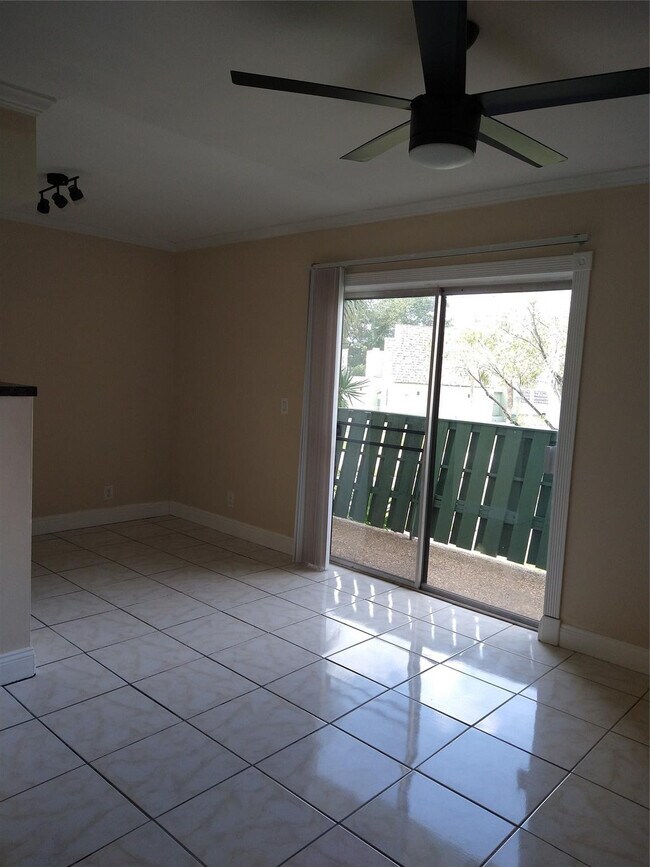 Building Photo - 8903 NW 28th Dr