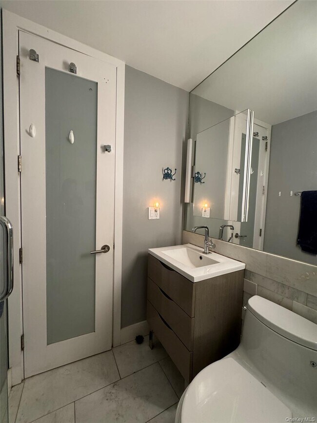 Building Photo - 275 W 96th St