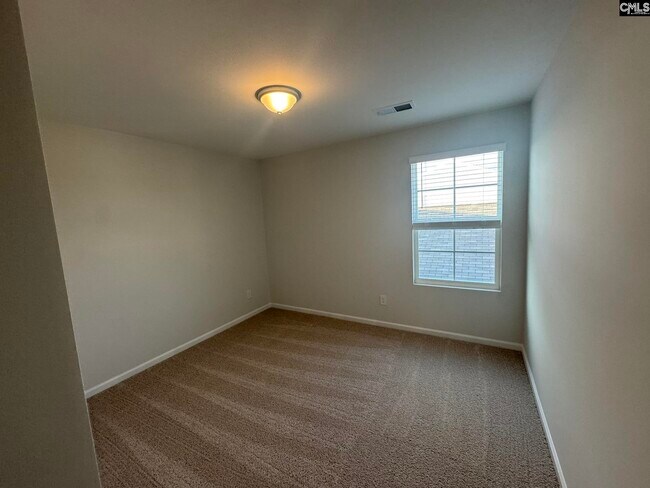 Building Photo - 3052 Hallsdale Dr