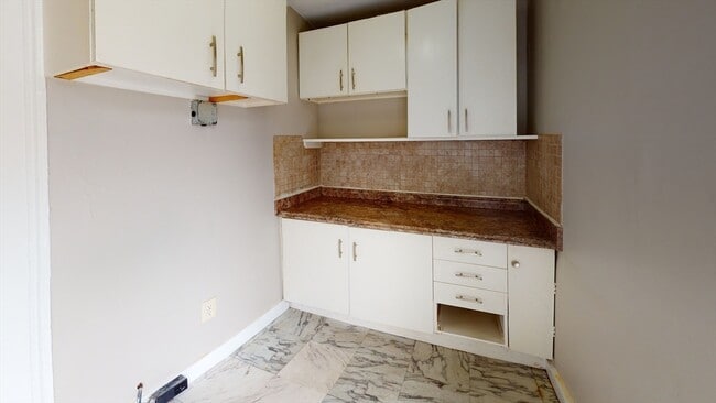 Building Photo - 14 Kelley Ct