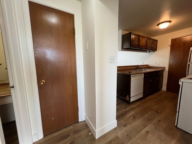 Building Photo - Robertson1005 (KC-JF)