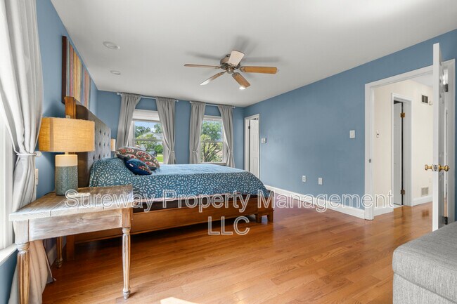 Building Photo - 100 Westwood Hill