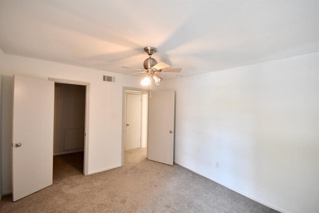 Building Photo - 4404 Basswood Ln