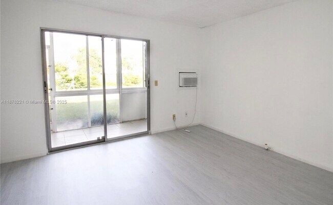 Building Photo - 319 Newport V