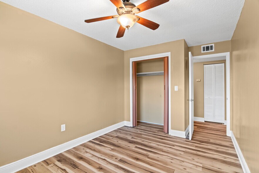 Building Photo - 252 Ulster Ln