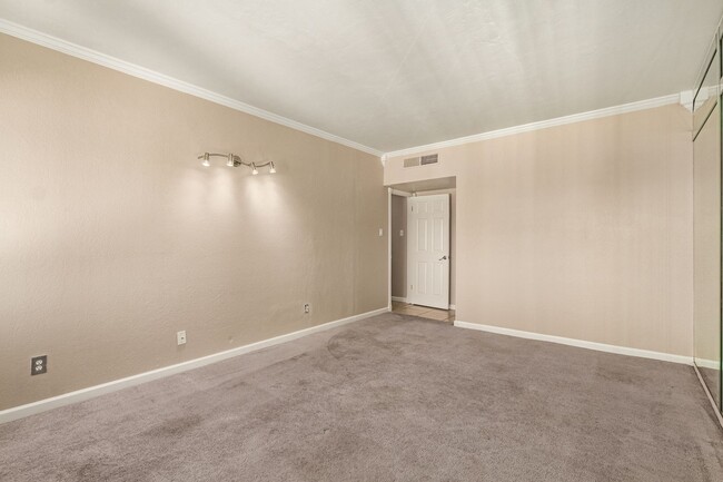 Building Photo - Renovated Urban Penthouse in Downtown Phoe...