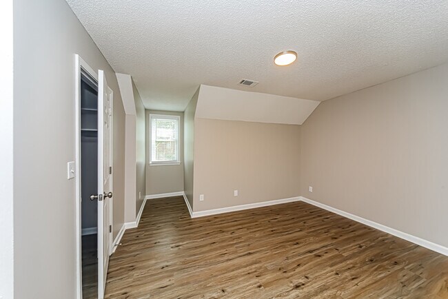 Building Photo - Spacious 4 Bedroom Memphis Home