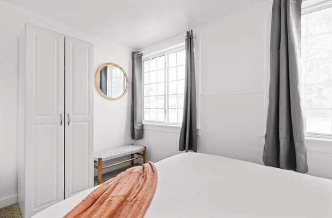 Building Photo - 1905 5th St S