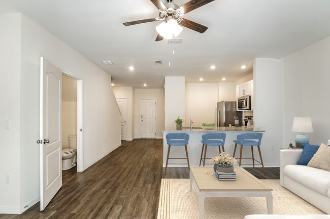 Building Photo - 43 N Center St