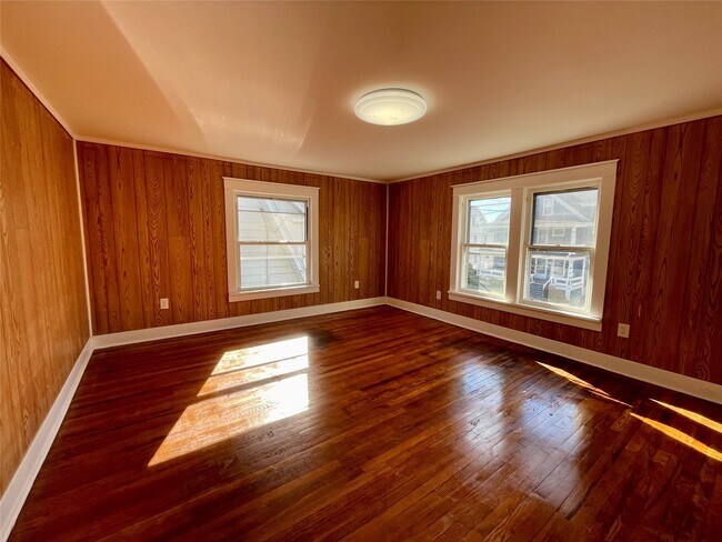 Building Photo - 417 Adams Ave