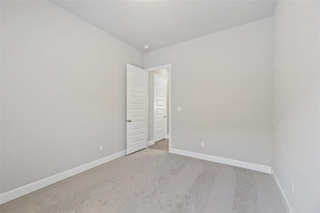 Building Photo - 104 Chinaberry Bnd