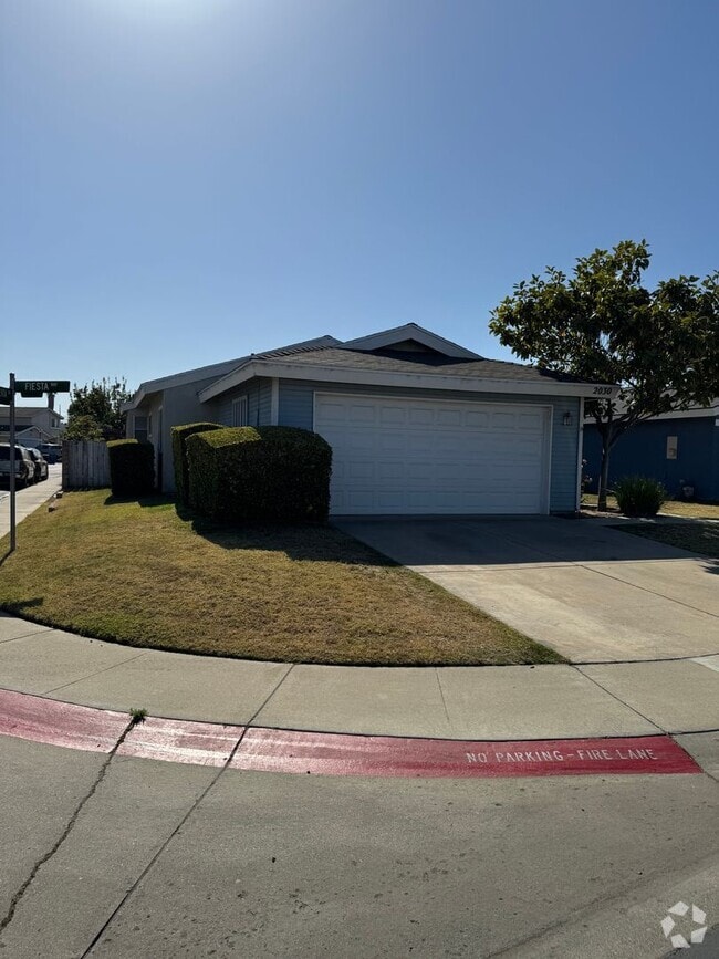 Building Photo - 3 Bedroom 2 Bathroom Home in Santa Maria