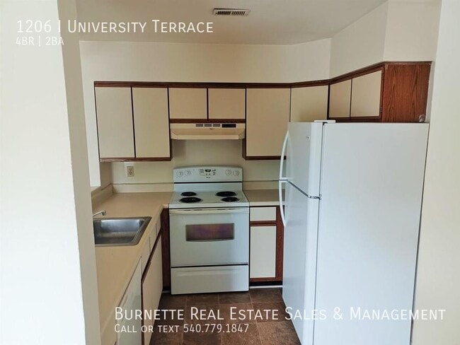 Building Photo - 1206 University Terrace