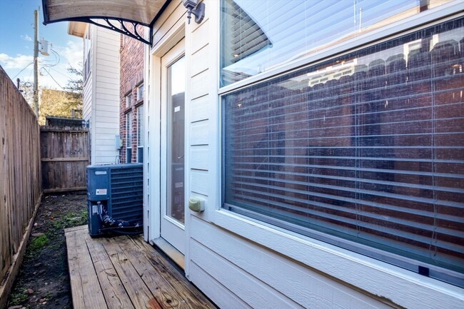 Building Photo - 3414 Home St