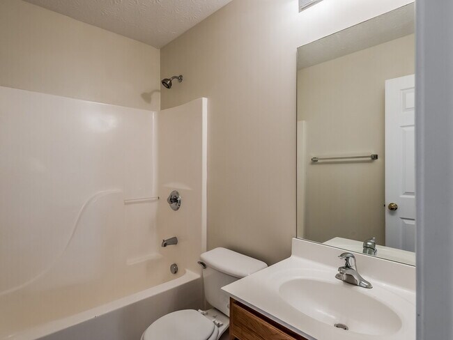 Building Photo - 216 Overlook Dr