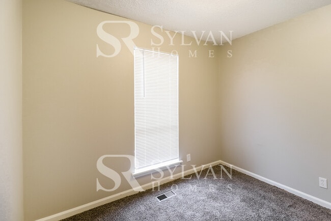 Building Photo - Enjoy living the good life in this 3 bedroom, 2 bathroom home