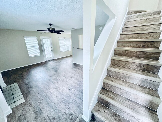 Building Photo - 379 Fantail Loop