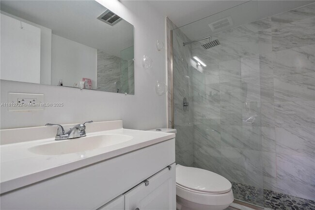 Building Photo - 9700 W Bay Harbor Dr