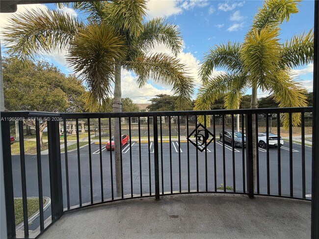 Building Photo - 1600 Crestwood Ct S