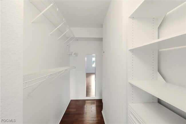 Building Photo - 6490 Aragon Way