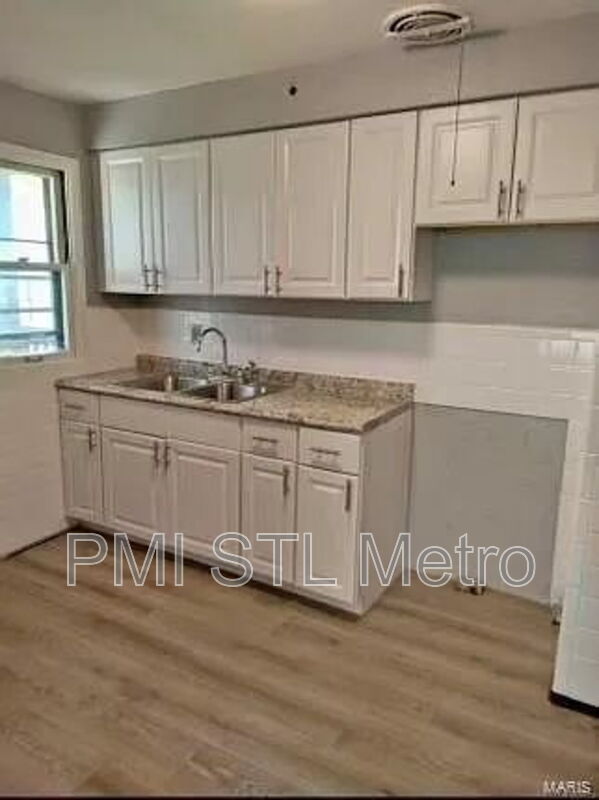 Building Photo - 8146 Rector Dr