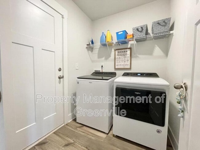 Building Photo - 501 Robinwood Pl