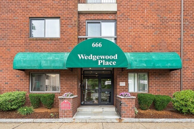 Building Photo - 666 Main St