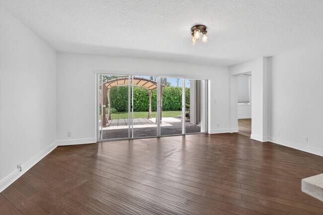 Building Photo - 6502 Brava Way