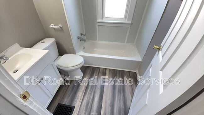 Building Photo - 306 Hudson Ave