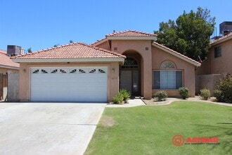 Building Photo - Beautiful 3 Bedroom Home Off Gosford!