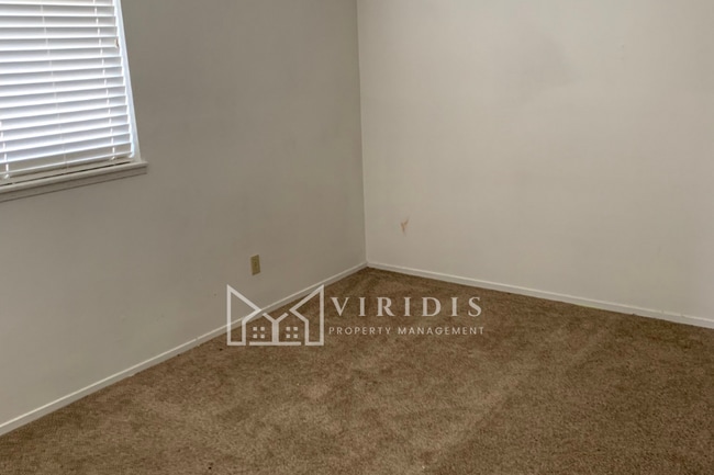 Building Photo - 1001 Mohawk St