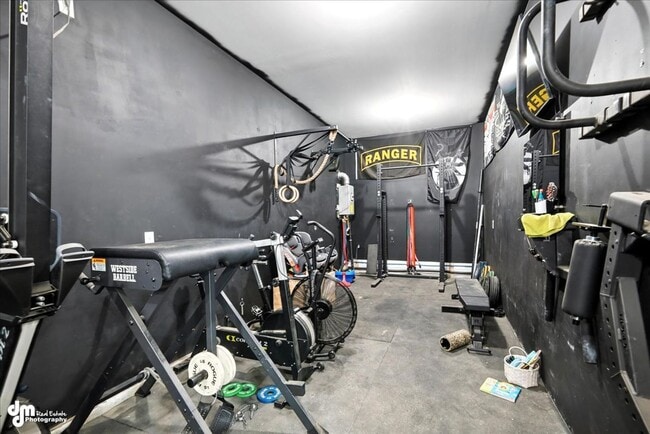 Building Photo - 4 BEDROOM | 2 BATHROOMS | 3 CAR GARAGE | M...