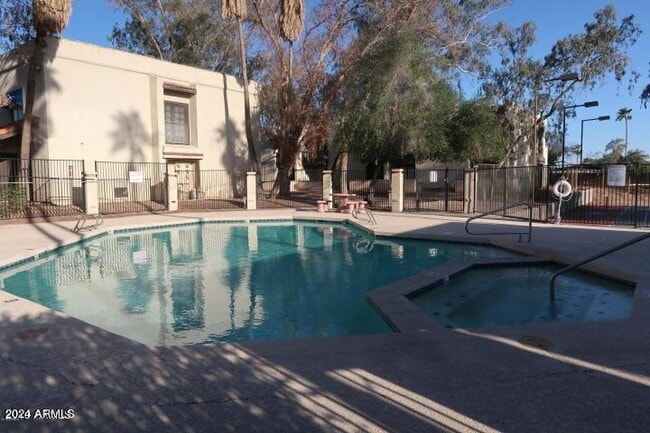 Building Photo - 2201 W Union Hills Dr