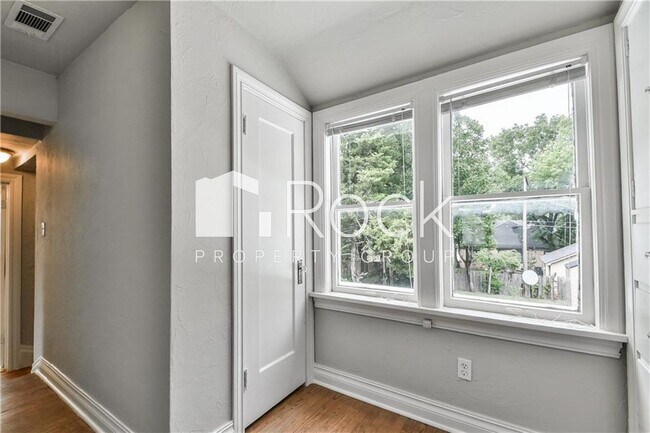 Building Photo - Beautifully Remodeled 4-Bedroom Home near ...