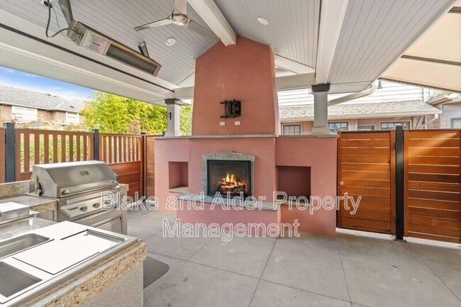 Building Photo - 3455 NE Tillamook St