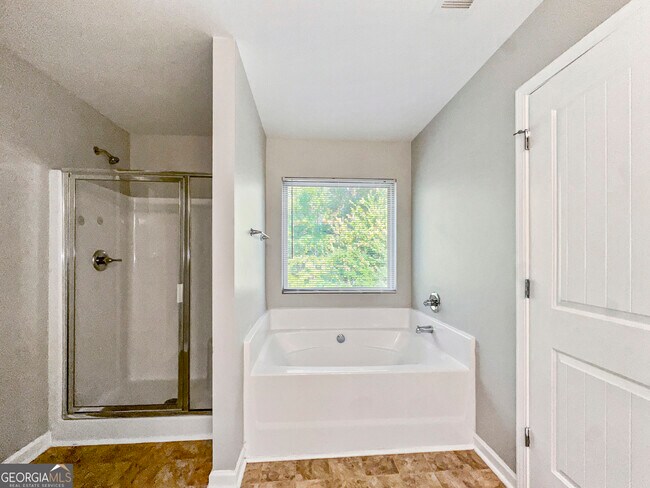Building Photo - 212 Daisy Cir