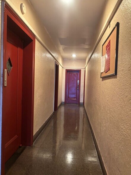 Building Photo - 463 E 178th St