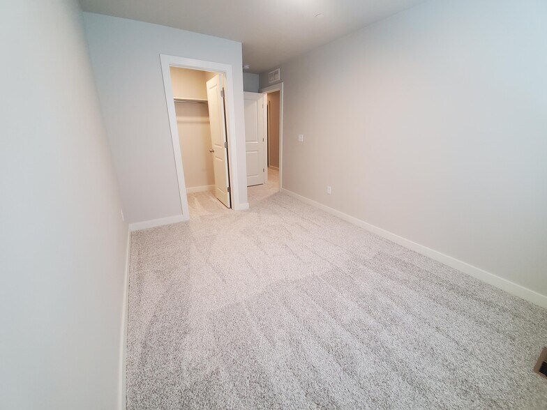 Building Photo - 2794 Barnstormer St