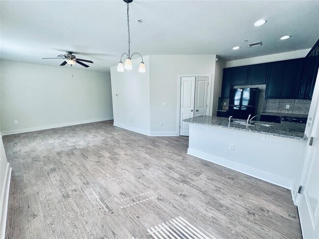 Building Photo - 2216 Creekside Ln