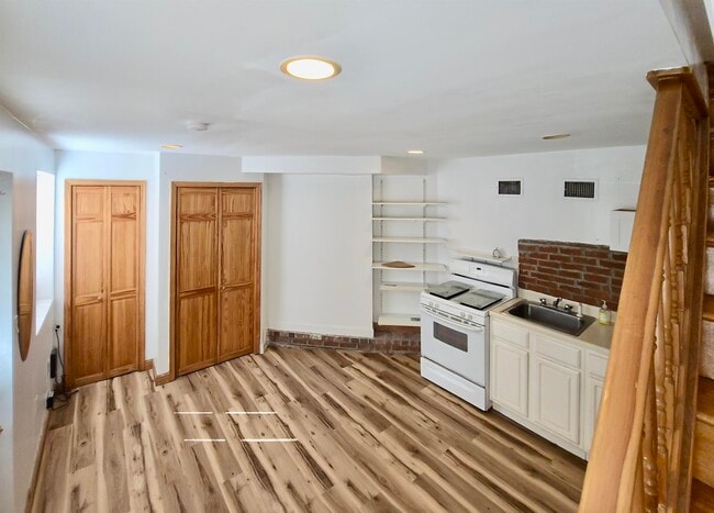 Building Photo - 11 Wright Ave