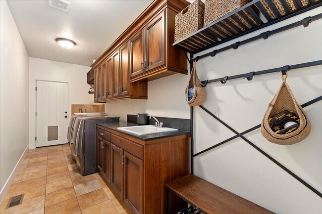 Building Photo - Resort Living in Desirable Eagle Idaho
