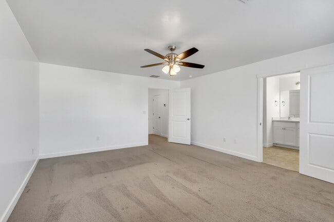 Building Photo - 1158 1740 W