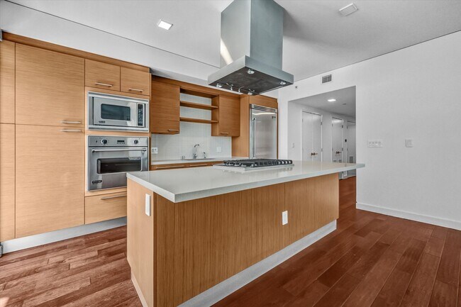 Building Photo - 9 MacArthur Pl